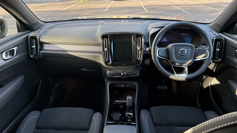 Volvo XC40 2.0 B3P Plus Dark 5dr Auto Petrol Estate